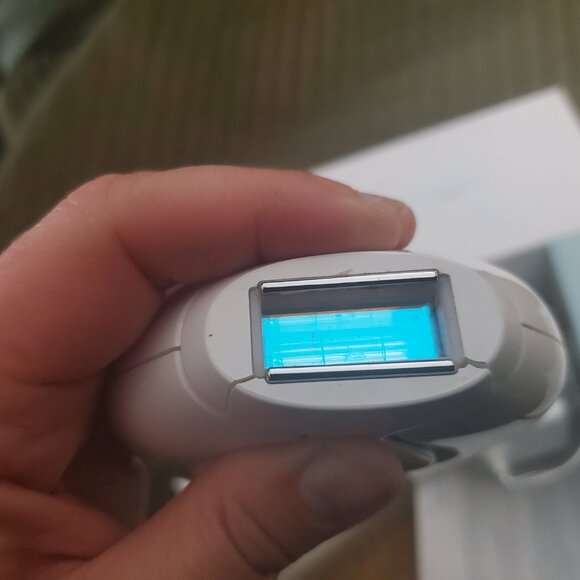 Iluminage Precise Touch - Hair Removal Device DAMAGED - Picture 5 of 7